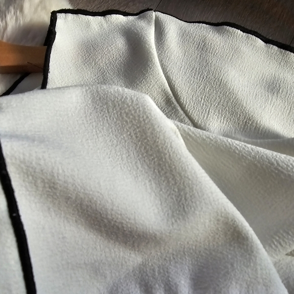 Zara Short Sleeve Contrast Side Slit Lightweight Blouse - Picture 4 of 12